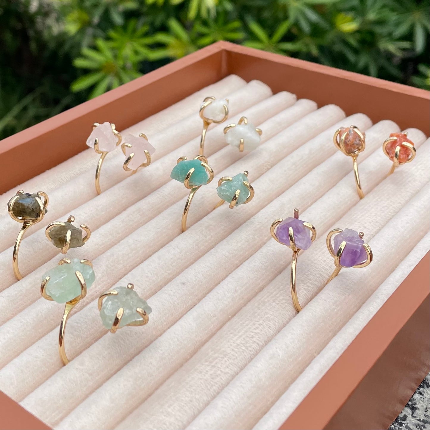 Stone Claw Ring - Adjustable