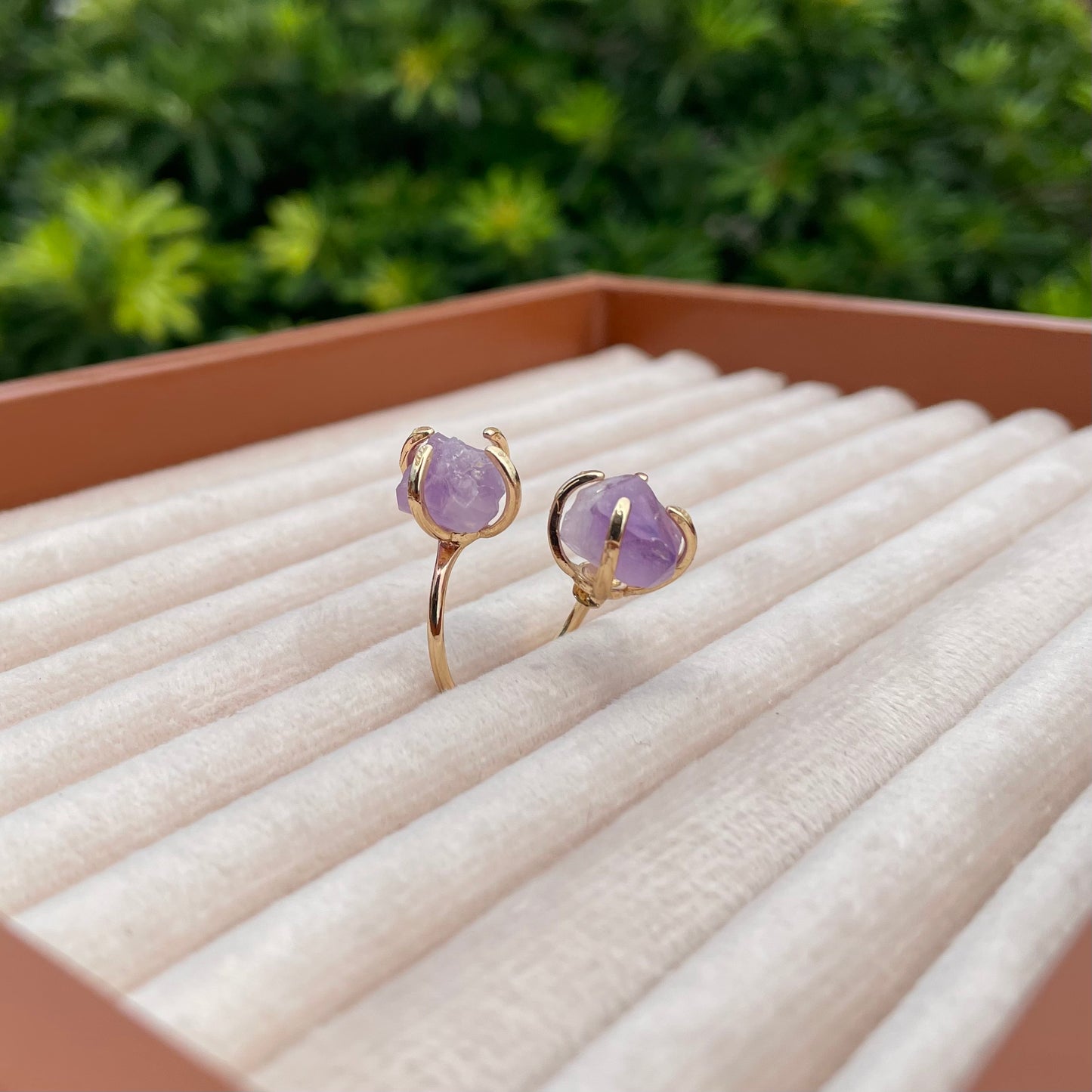 Stone Claw Ring - Adjustable