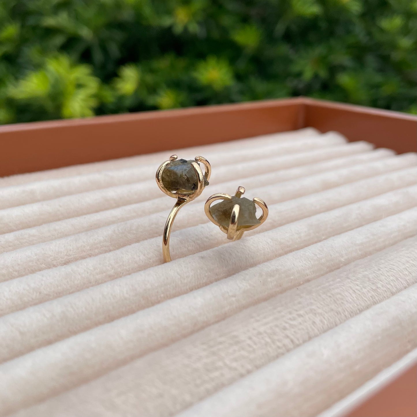 Stone Claw Ring - Adjustable